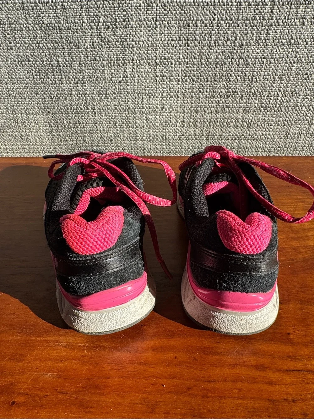 Fila Toddler Girls Black & Hot PinkLightweight Mesh Sneakers Size 11 Toddler